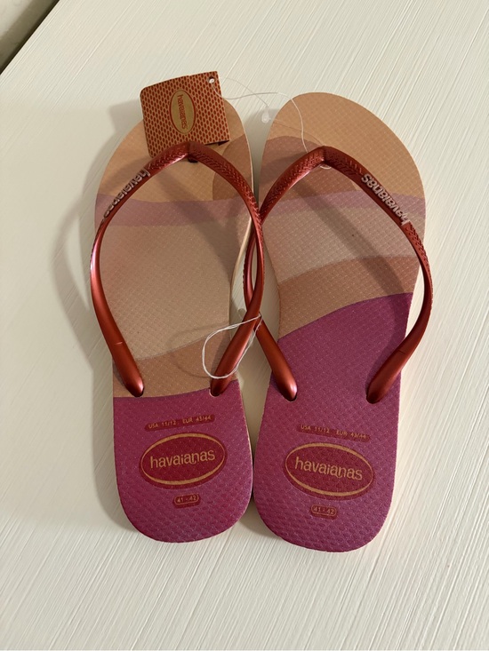 Havianas Shoes - ☀️☀️Havaianas Women’s Gradient ombré Pink Flip Flop Sandals☀️☀️